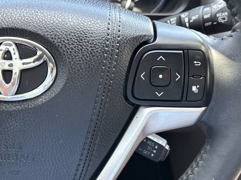 Used 2016 Toyota Highlander Limited FWD image 19
