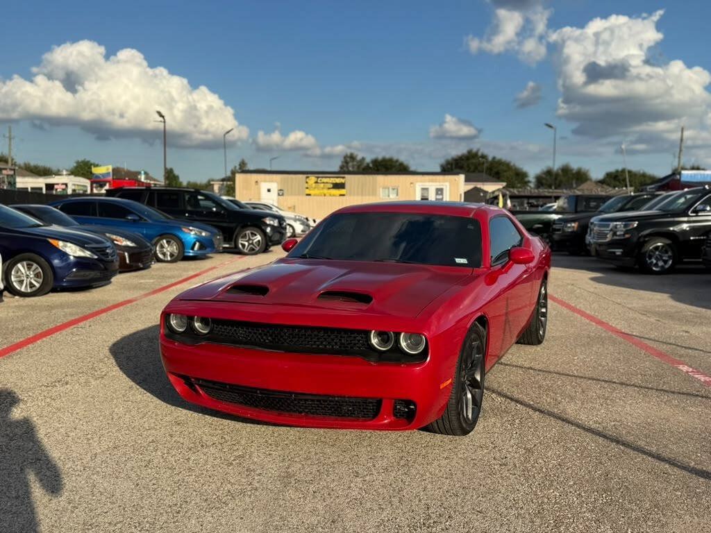 Used 2017 Dodge Challenger R/T Scat Pack w/ Leather Interior Group RWD image 3