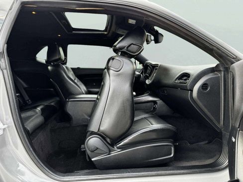 Used 2017 Dodge Challenger SXT Plus image 40