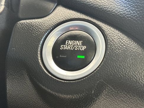 Used 2021 Chevrolet Equinox LT FWD image 21
