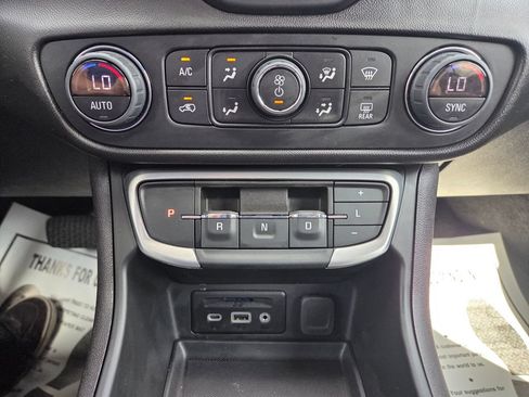 Used 2024 GMC Terrain SLT AWD/4WD image 31