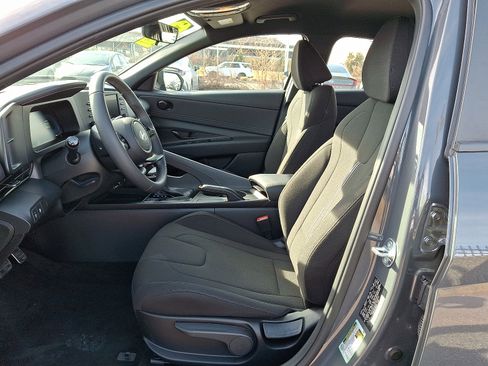 Certified 2025 Hyundai Elantra Sport image 11