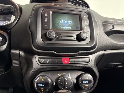 Used 2016 Jeep Renegade Limited image 22
