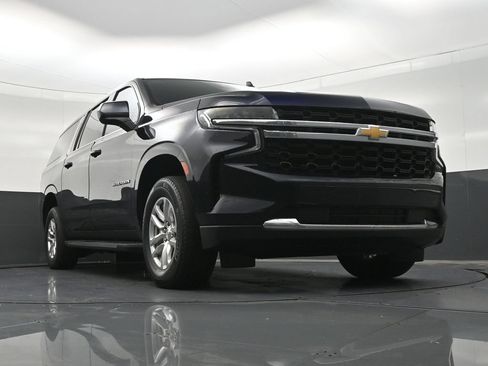 Used 2024 Chevrolet Suburban LS RWD image 30
