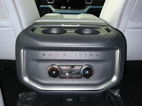 New 2027 Ford Expedition Platinum w/ Driver's Package RWD image 19