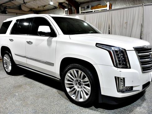 Used 2016 Cadillac Escalade Platinum AWD/4WD image 7