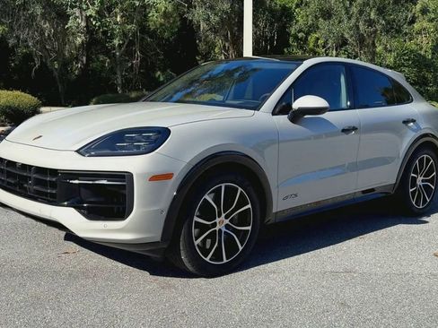 Used 2025 Porsche Cayenne GTS image 4