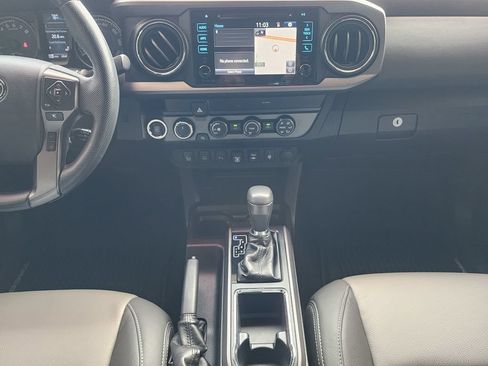 Used 2019 Toyota Tacoma TRD Sport w/ Technology Package AWD/4WD image 12