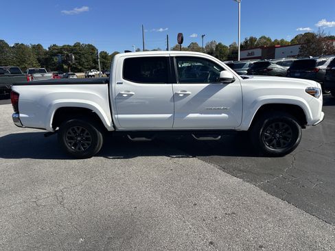 Used 2023 Toyota Tacoma TRD Off-Road image 9