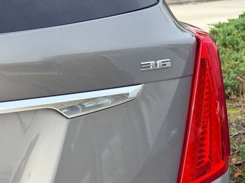 Used 2018 Cadillac XT5 Luxury w/ Driver Awareness Package image 12