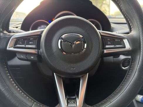 Used 2018 MAZDA MX-5 Miata Club RWD image 8