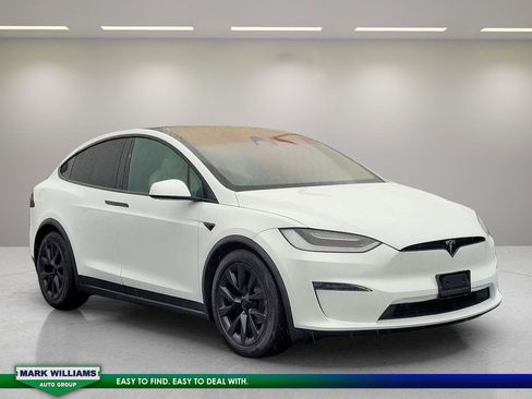 Used 2023 Tesla Model X image 1
