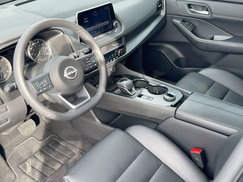 Used 2024 Nissan Rogue SV w/ SV Premium Package image 4