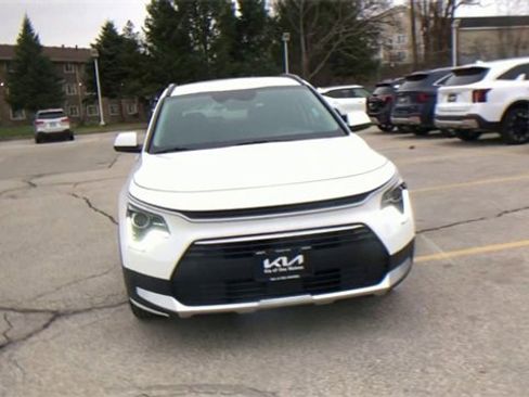 New 2025 Kia Niro EX image 6