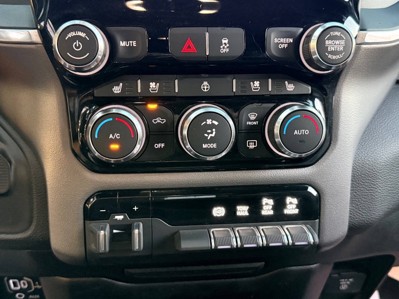 Used 2020 RAM 3500 Laramie AWD/4WD image 29