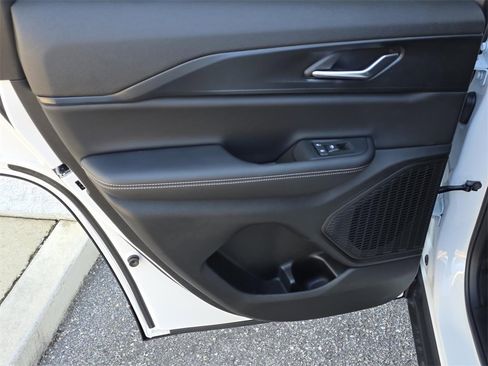 New 2025 Jeep Grand Cherokee Altitude image 33