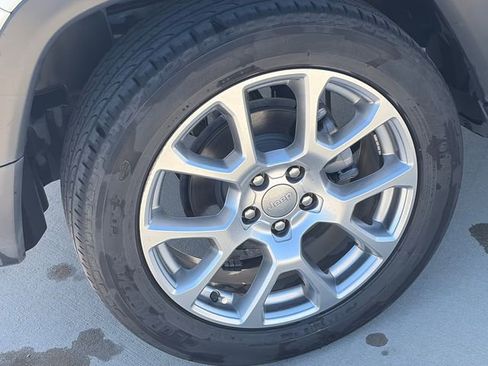 Used 2022 Jeep Compass Latitude image 11