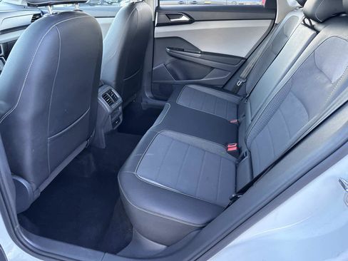 Used 2022 Volkswagen Taos SE w/ Panoramic Sunroof Package image 15