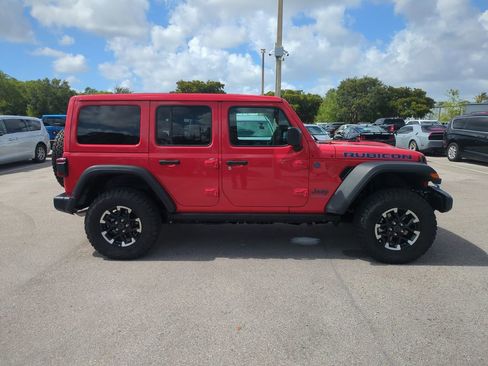 Used 2025 Jeep Wrangler Unlimited Rubicon 4xe w/ Convenience Group AWD/4WD image 5