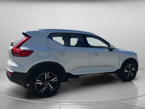 Used 2023 Volvo XC40 B5 Plus image 30