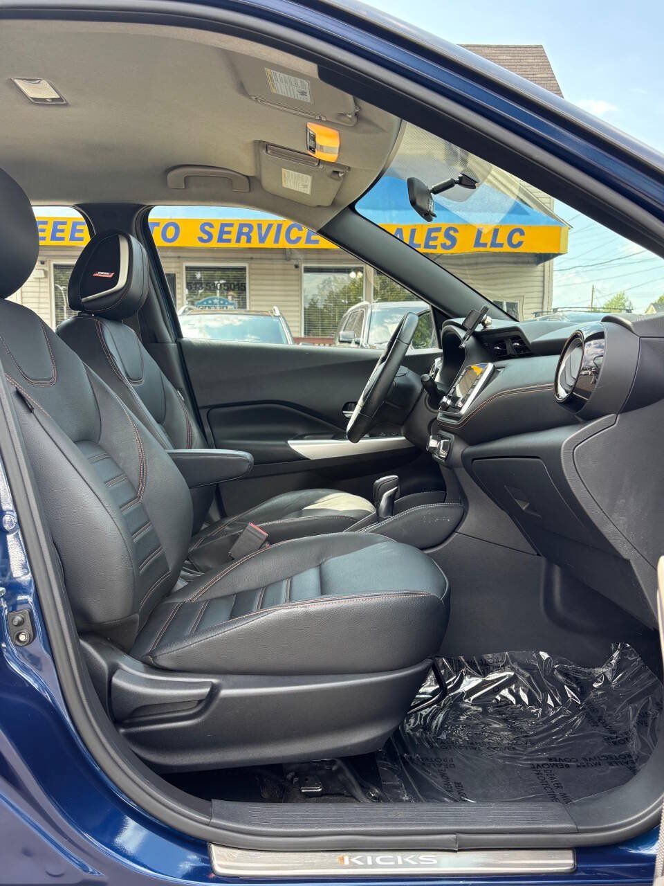 Used 2019 Nissan Kicks SR w/ SR Premium Package FWD image 18
