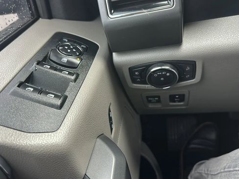 Used 2018 Ford F150 XLT w/ Equipment Group 302A Luxury AWD/4WD image 18