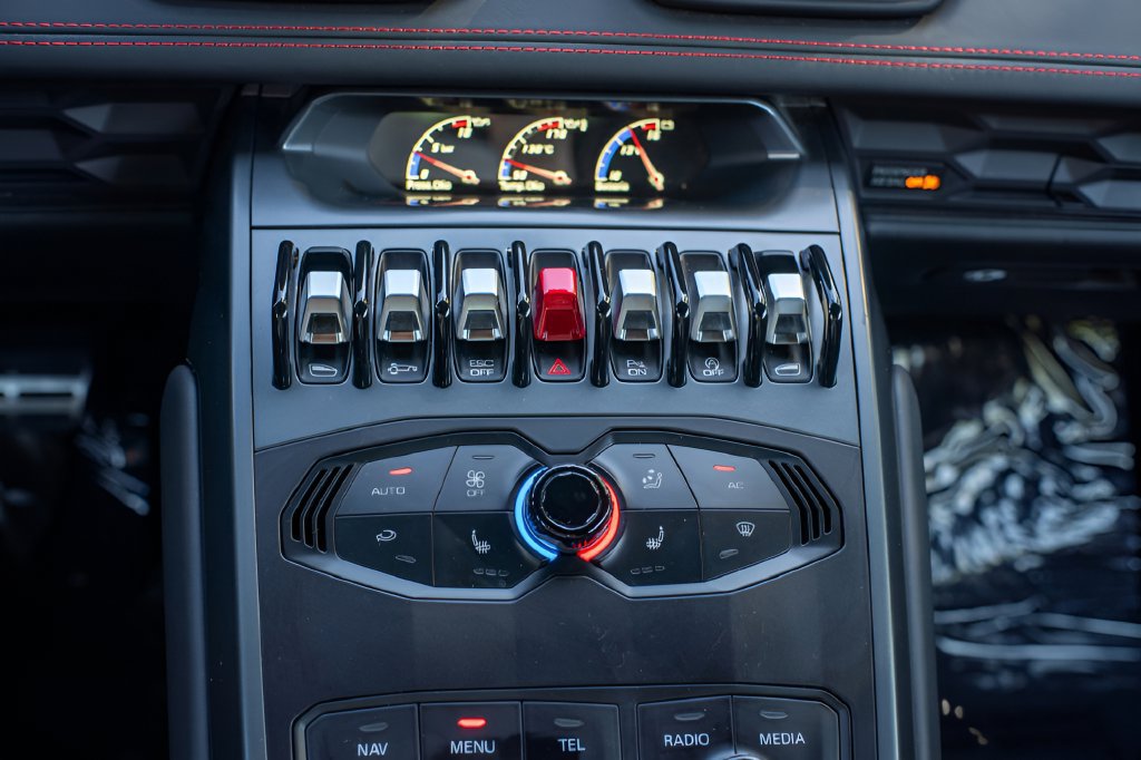 Used 2019 Lamborghini Huracan LP 580-2 RWD image 35