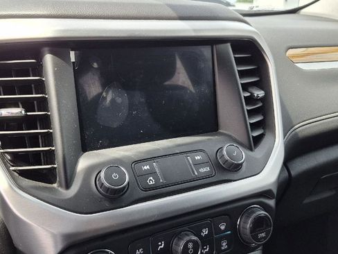 Used 2023 GMC Acadia SLE w/ Driver Convenience Package FWD image 9
