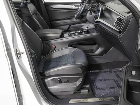 Used 2024 Volkswagen Atlas Cross Sport SEL Premium R-Line image 44