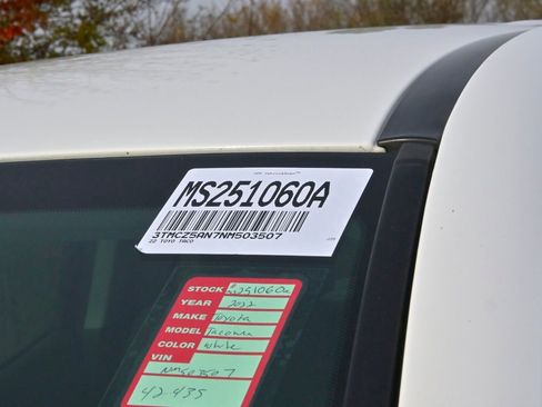 Used 2022 Toyota Tacoma SR image 27