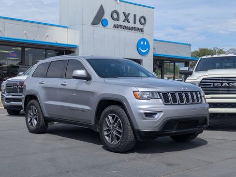 Used 2019 Jeep Grand Cherokee Laredo w/ Laredo X Package RWD image 1