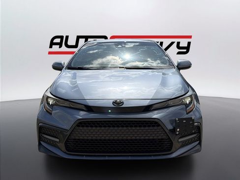 Used 2022 Toyota Corolla SE FWD image 2