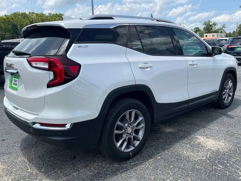 Used 2022 GMC Terrain SLT w/ Infotainment Package II FWD image 3