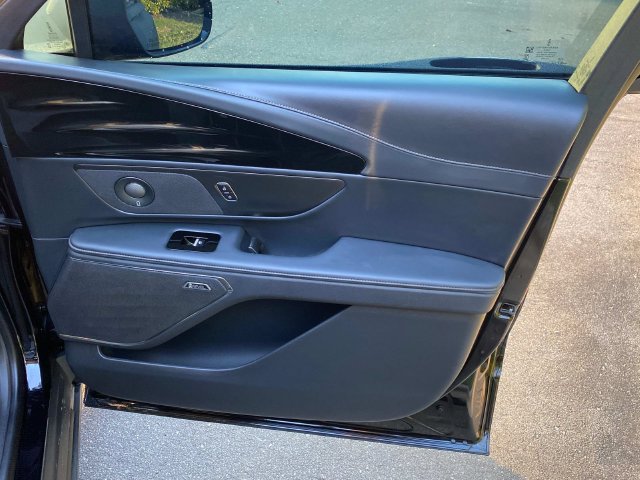 Certified 2025 Lincoln Nautilus Reserve w/ Jet Appearance Package AWD/4WD image 37