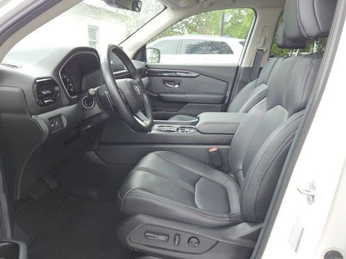 Used 2025 Honda Pilot Touring image 10