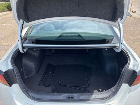 Used 2025 Nissan Altima 2.5 SV FWD image 31