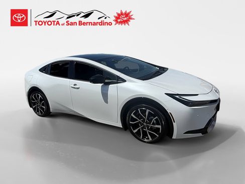 New 2027 Toyota Prius Plug-In Hybrid FWD image 7