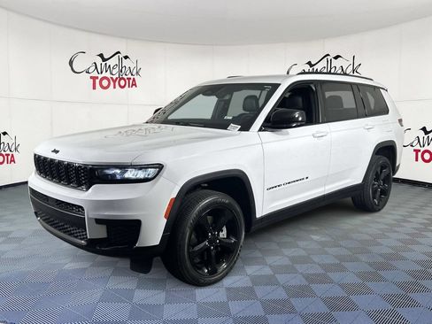 Used 2023 Jeep Grand Cherokee L Laredo AWD/4WD image 2