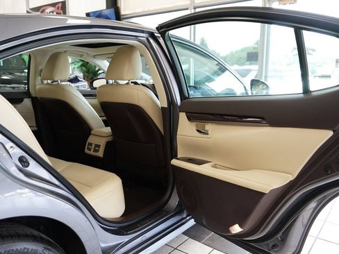 Used 2016 Lexus ES 350 FWD image 46