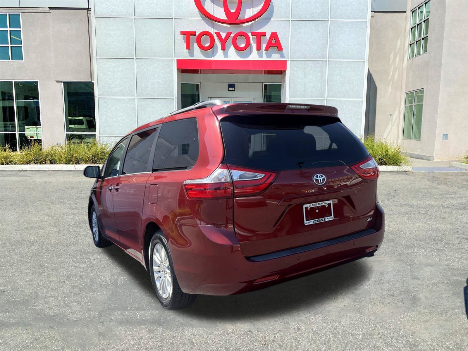 Used 2017 Toyota Sienna XLE Premium FWD image 5