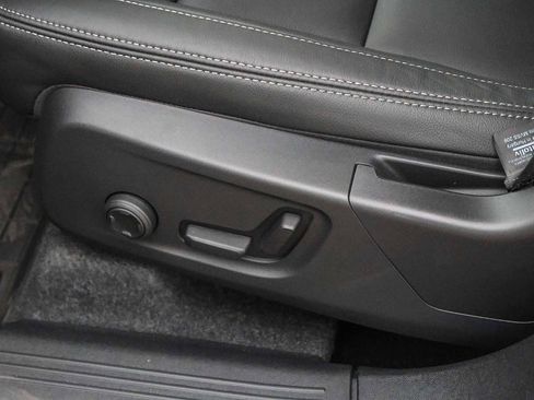 New 2025 Volvo XC40 B5 Plus w/ Protection Package Premier image 32