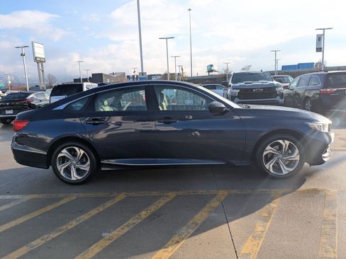 Used 2019 Honda Accord EX image 6