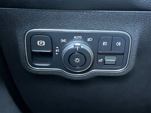 New 2025 Mercedes-Benz GLB 250 4MATIC image 29