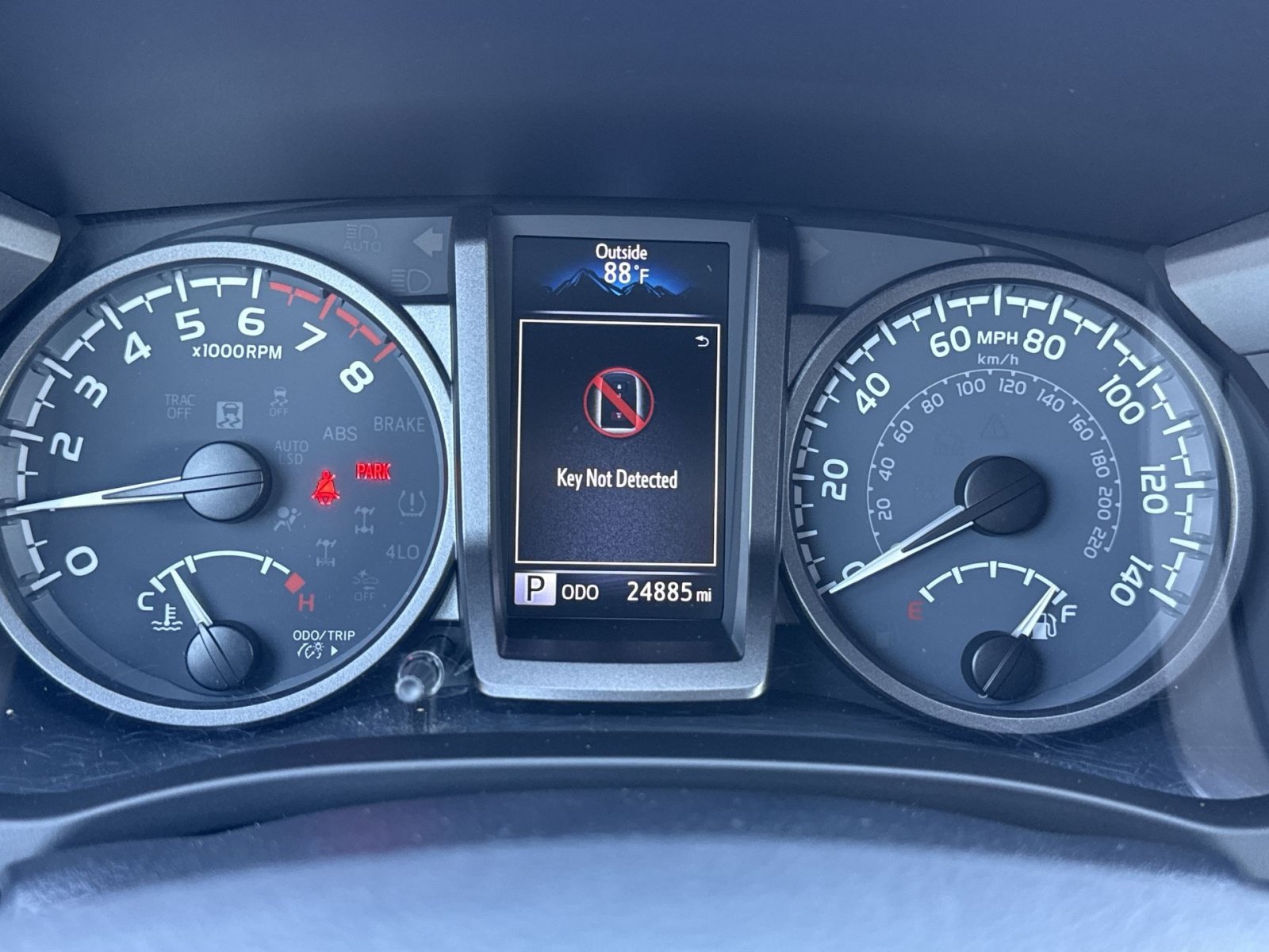 Used 2021 Toyota Tacoma TRD Off-Road w/ Technology Package AWD/4WD image 17