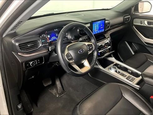 Used 2023 Ford Explorer Limited image 13