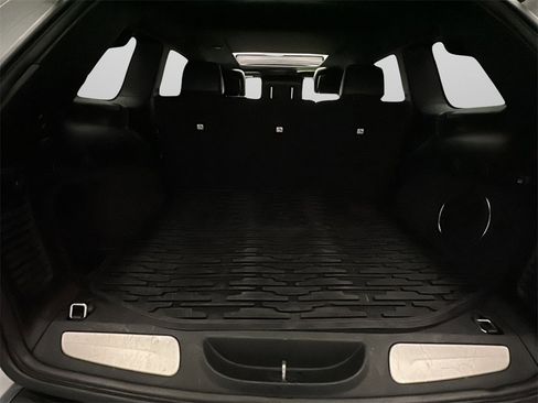 Used 2017 Jeep Grand Cherokee Limited w/ Luxury Group II image 16