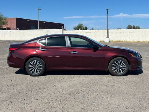 Used 2025 Nissan Altima 2.5 SV FWD image 4