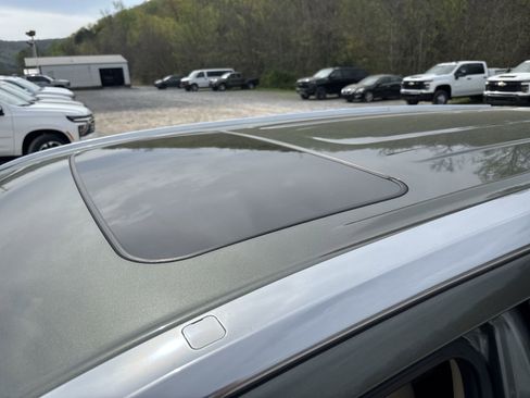 Used 2019 Toyota Highlander XLE image 24