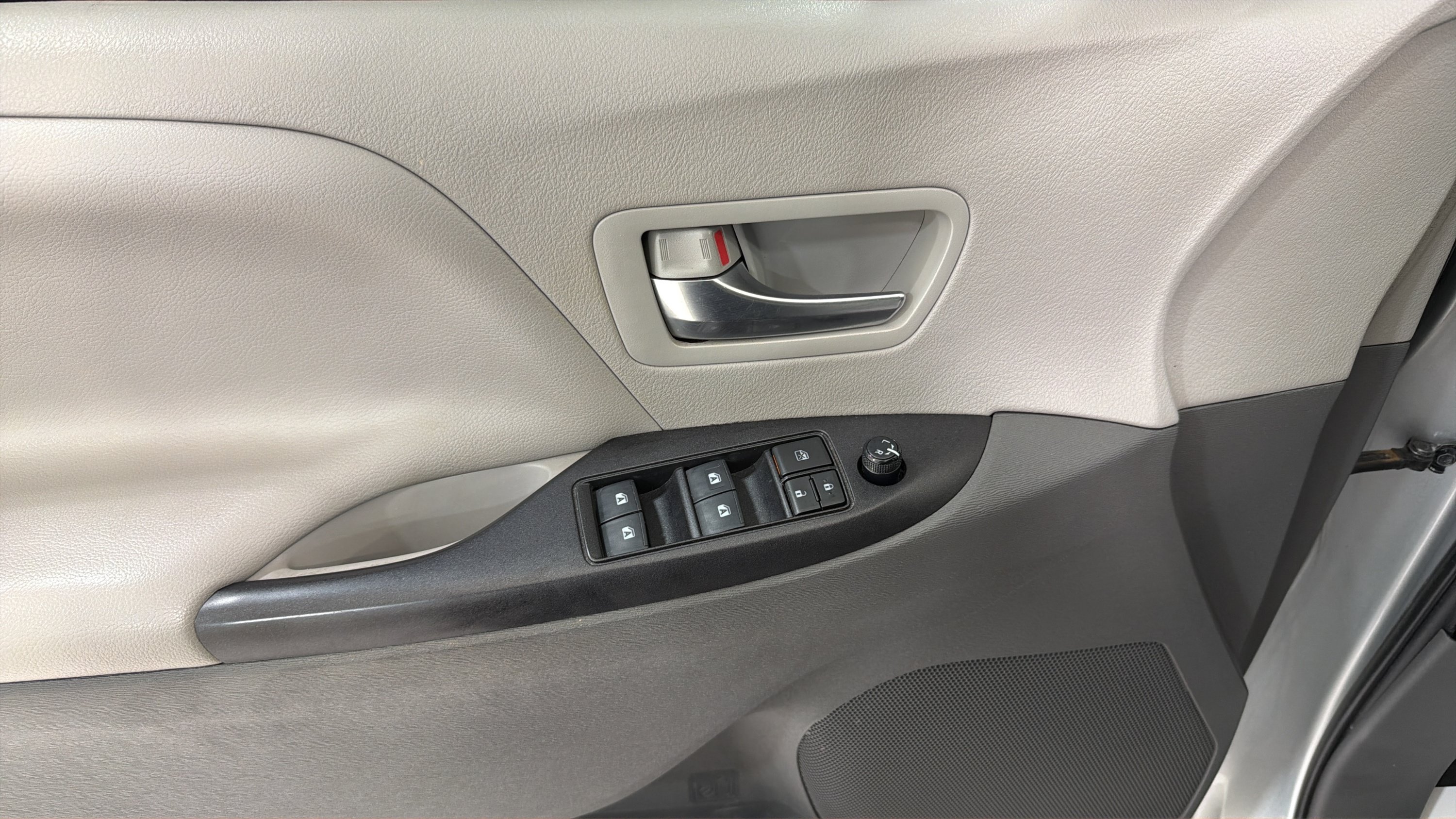 Used 2020 Toyota Sienna LE FWD image 11