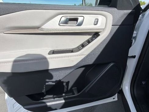 New 2026 Ford Explorer Active w/ Active Comfort Package image 19